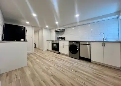 Bright, spacious, and newly renovated basement studio in the heart of Leslieville! This clean, moder...