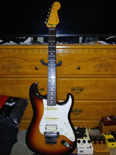 '92 Fender Strat HRR made in Japan, View more
