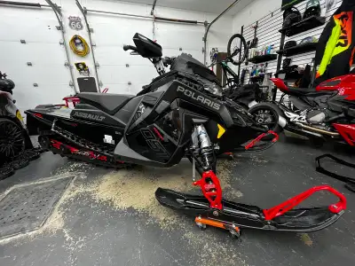 Motoneige à l’état neuve. 2023 Polaris 850cc Boost Assault SwitchBack 146 Inclus, toile de protectio...
