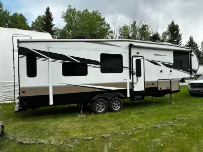 Triple slide Cruiser 5th Wheel with rear living room - 3 seater reclining sofa, deluxe theatre seati...