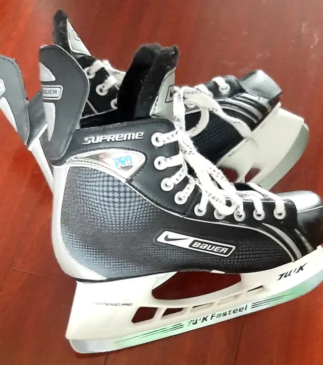 Nike Bauer Supreme Pro Size 6 R in Skates & Blades in Edmonton - Image 3