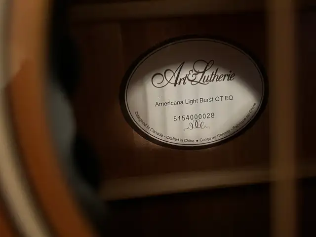 Art & Lutherie Americana Acoustic Electric Guitar, w/ Solid Top in Guitars in Markham / York Region - Image 4