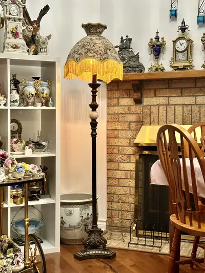 Heavy Antique/ vintage floor lamp. Excellent vintage working con, View more