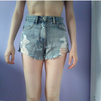 NWOT Hollister high-waisted distressed shorts