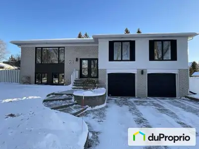 Spacieuse résidence, impeccable, ensoleillée et complètement rénovée de 5 chambres, 3 salles de bain...