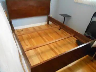 1-LIT DOUBLE EN BOIS SOLIDE-BRUN VERNI VINTAGE., View more