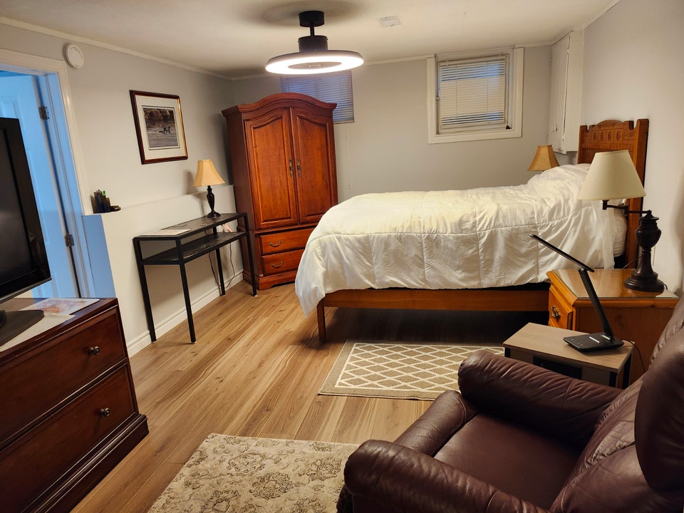 Furnished SUITE-Utilities, Wi-fi, Parking,Laundry, Appliances, 4