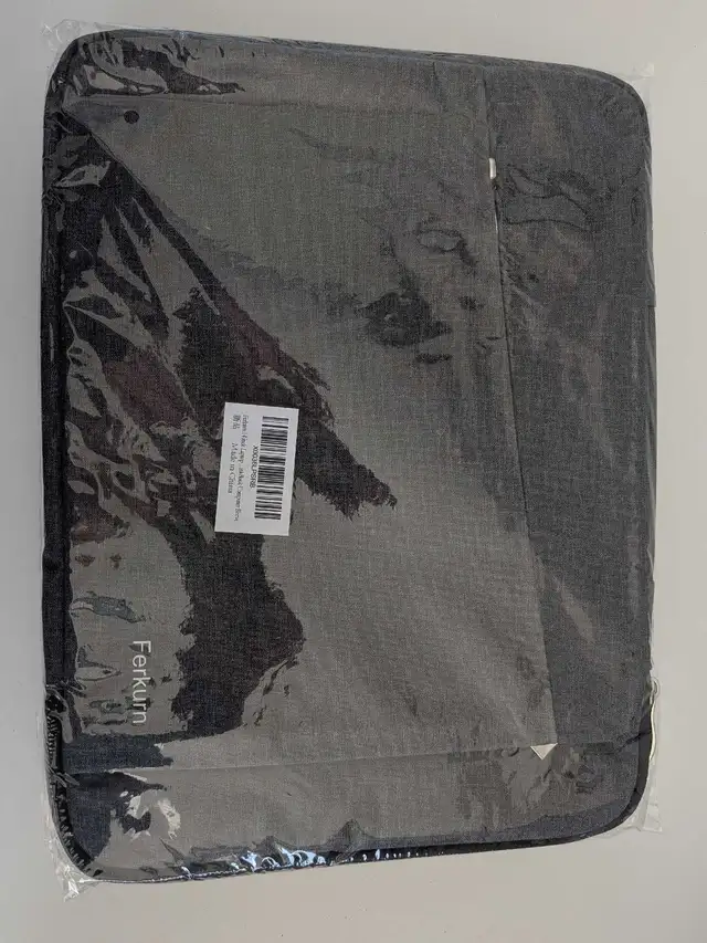 Ferkurn 14 inch Laptop Sleeve in Laptop Accessories in Markham / York Region - Image 6