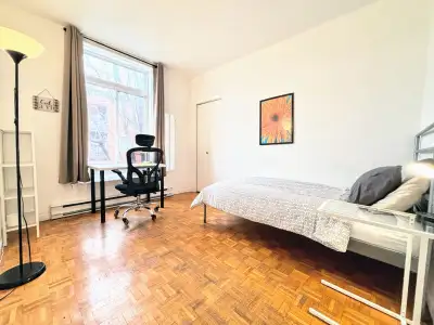 A decent room for one-person occupancy. In a large shared house. Available immediately. Monthly, med...