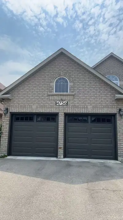 Convenient Location near Golden Square Convenient for shopping, HWY, Go train, schools, hospiital Se...