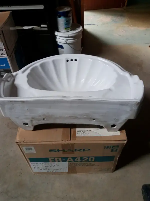 Two Pedestal Sinks in Plumbing, Sinks, Toilets & Showers in Regina - Image 3