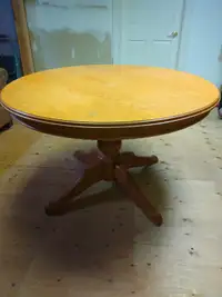Round table + 4 chairs