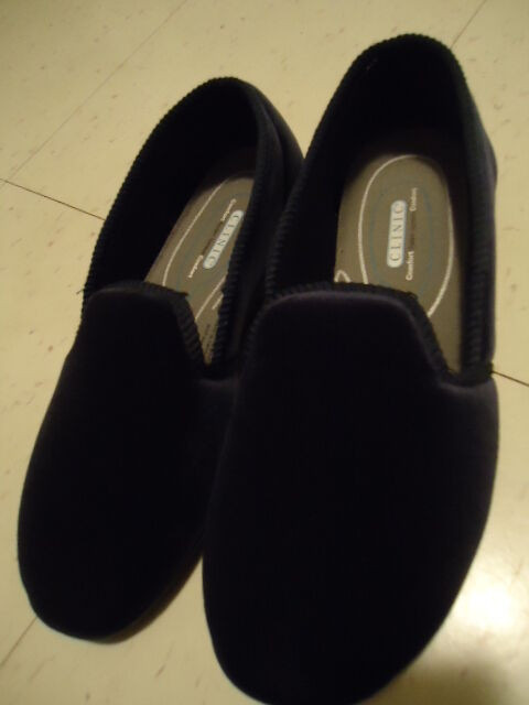 Velour velvet dark blue slippers new condition in Other in Winnipeg - Image 4