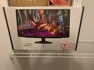 Selling qd oled monitor its in great new condition with box and accessories. Aw2725df model 27” 1440...