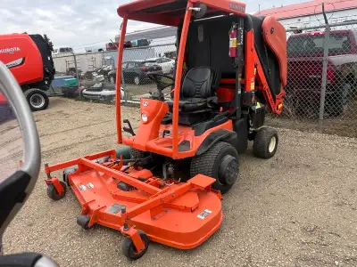 Kubota F3680 with the Kubota GCD900 high lift collection system. Unit is complete with 72 inch deck,...