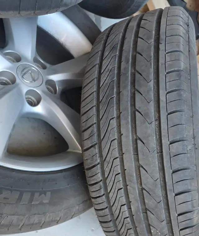 2010-2025 Lexus  RX 350  Rim & Tire - 235/60R18 in Tires & Rims in Oshawa / Durham Region - Image 10