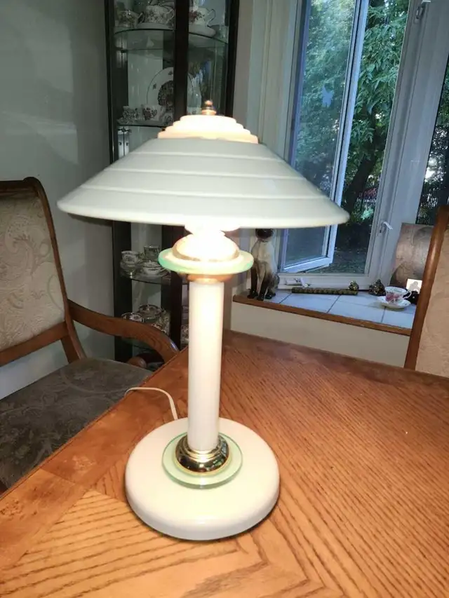 Vintage retro 17.5" Atomic / Mushroom Desk Lamp. Good working or in Indoor Lighting & Fans in City of Montréal - Image 2