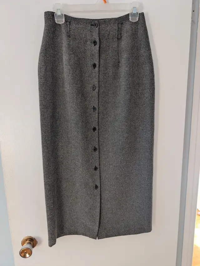 Trois belles jupes longues grises in Women's - Dresses & Skirts in Québec City - Image 2