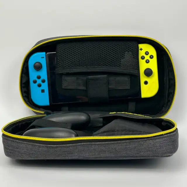 Nintendo Switch Console HAC-001 - 3136712 in Nintendo Switch in Laval / North Shore - Image 3