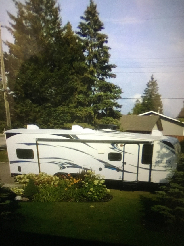 Forest River xlr hyperlite 27 hfs toyhauler half ton towable in Travel Trailers & Campers in Winnipeg