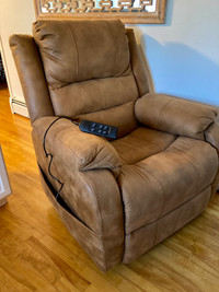 Power lift assist & reclining chair in mint condition 