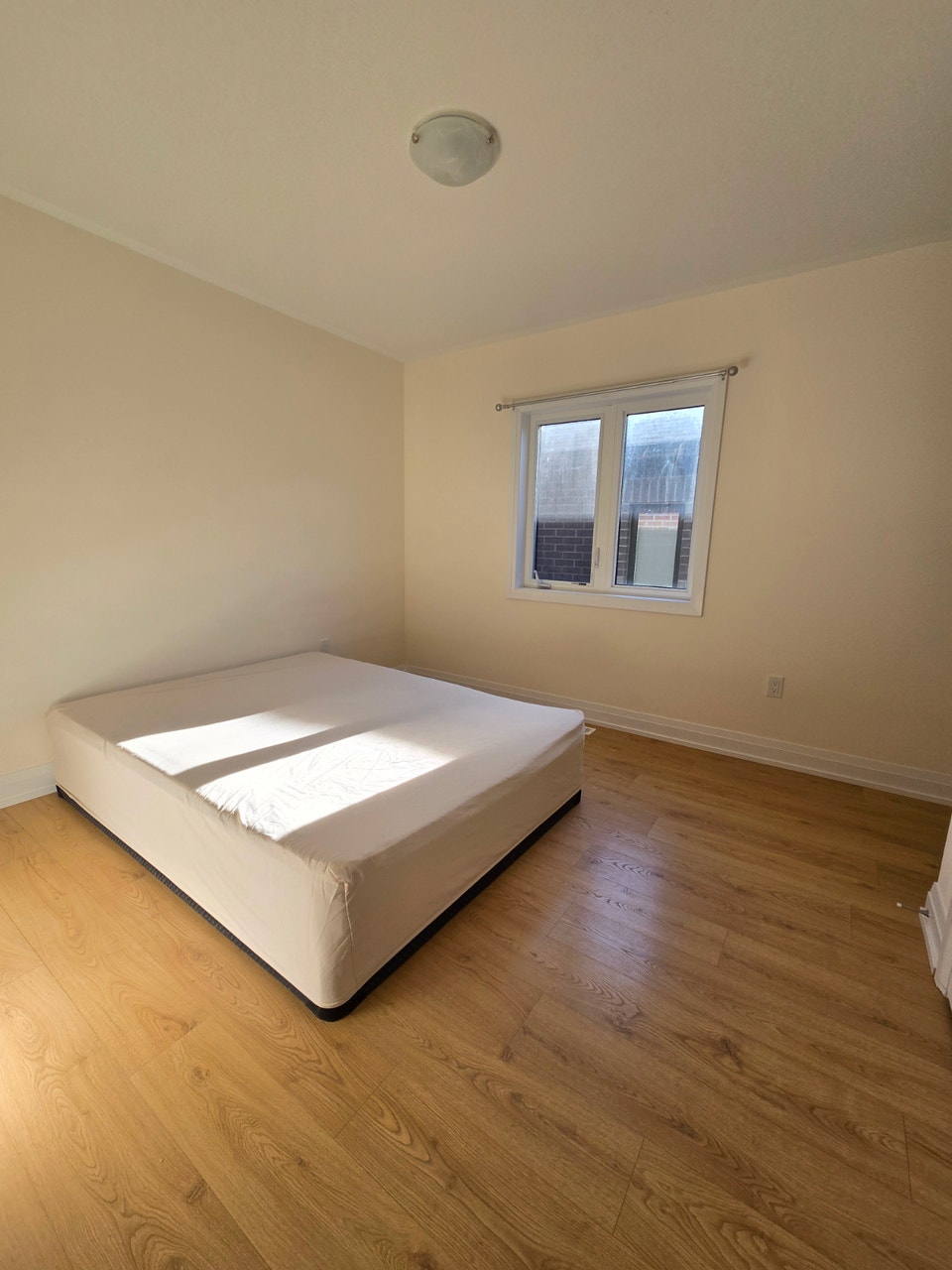1bed 1bath,2bed 1bath offer 4 bedrooms new home midhurst barrie 3