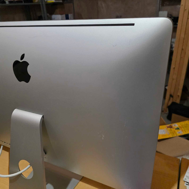 Apple iMac 2.93 GHz, i7, 1TB HHD, Radeon 5750 Mid 2010 in Desktop Computers in Oakville / Halton Region - Image 3