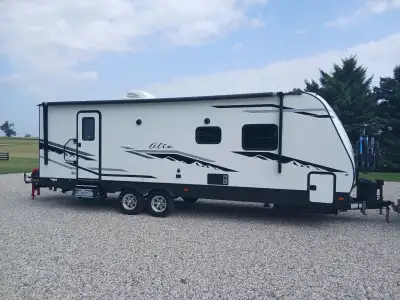 2020 East to West Alta 2600 KRB Like new condition. Clean, stored indoors. Upgraded TVs, tires, brak...