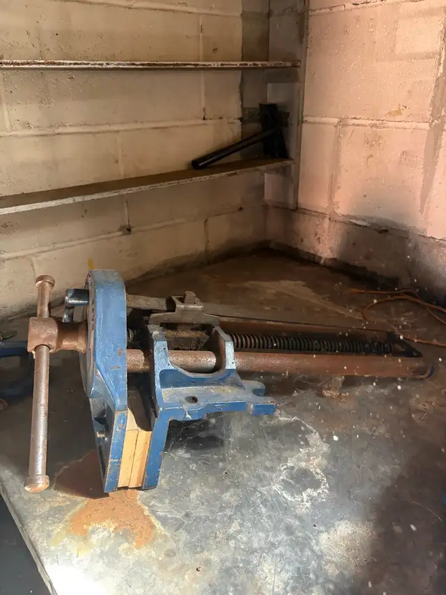 Bench vice in Hand Tools in Windsor Region - Image 2