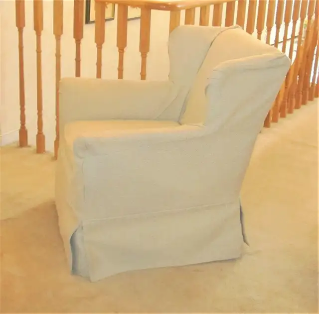 Mid-Century Wingback Arm Chair Original Velveteen Upholstery in Chairs & Recliners in Markham / York Region - Image 7