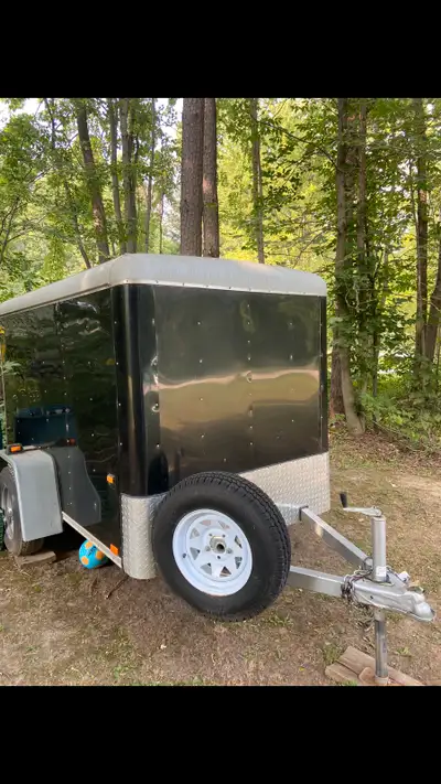 2012 Enclosed trailer 5 x 8 barn doors new tires and rims not installed yet 3800