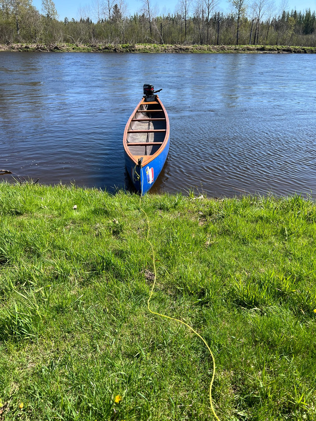 Canoe 27’   dans Canots, kayaks et rameurs  à Edmundston - Image 3