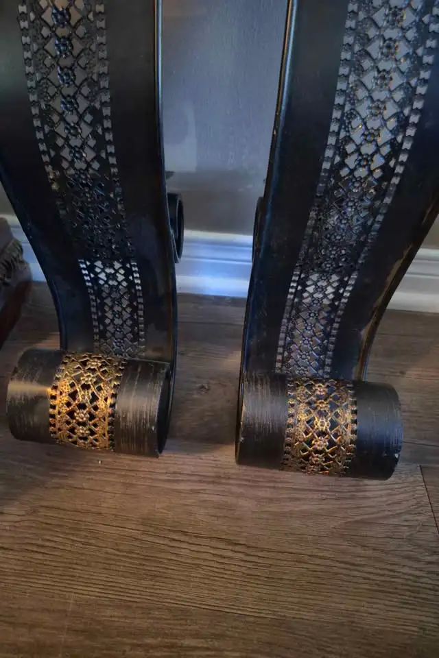 Set of two pierced metal wall candle sconces 24.5" h 4.5" in Home Décor & Accents in Ottawa - Image 4