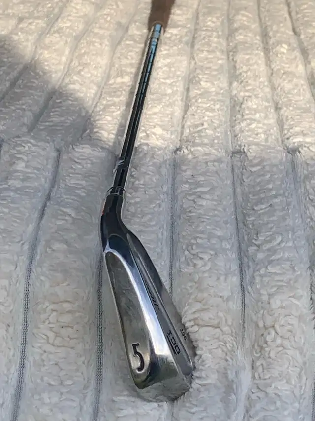 Titleist DCI 962 5-Iron Golf Club Right Handed in Golf in Oshawa / Durham Region - Image 2