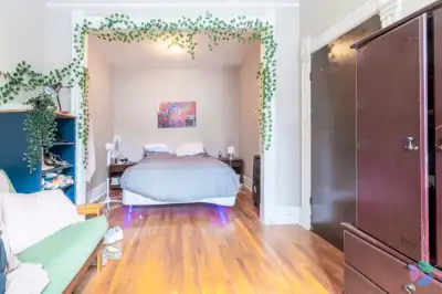 **If the ad is active the room is still available** **Where: Plateau** We have 2 great rooms availab...