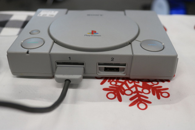 Sony Playstation Classic Mini PS1 w/ 20 built-in games (#37571) in Older Generation in City of Halifax - Image 3