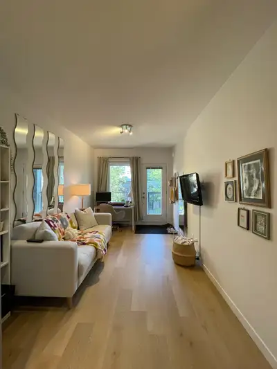 CESSION DE BAIL Appartement lumineux avec une chambre avec un balcon, une salle de bain, une cuisine...