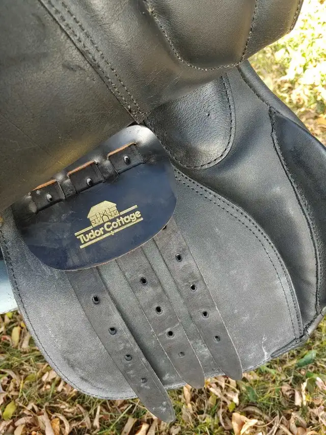 Tudor Cottage 17" English Saddle in Other in Lloydminster - Image 5