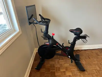 2023 Peloton Bike Like new Pickup only