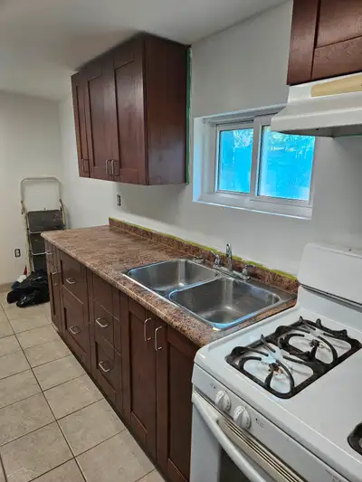 Lovely 1 Bed $1,325.00 Incl.-Internet, Laundry-Near Argyle Mall