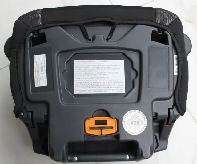 Chicco GoFit Backless Booster Seat w/ Cup Holders x 2 in Strollers, Carriers & Car Seats in Mississauga / Peel Region - Image 9