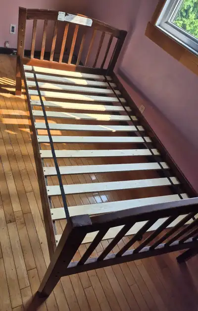 Lit simple en bois - Usagé, View more