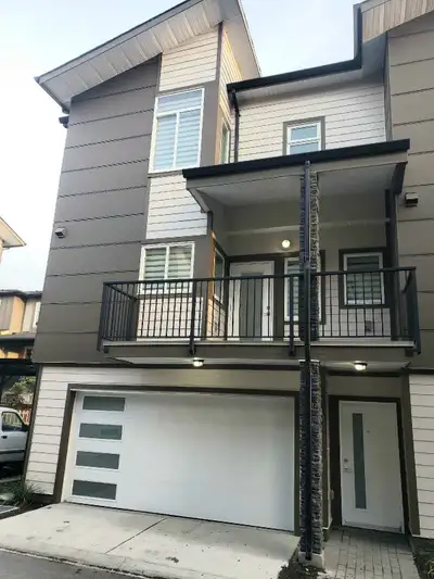 Rooms in new furnished 4bed 4bath Rutland townhouses, utils and wifi inc, available now, short or lo...