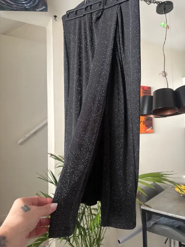 Jupe noire  in Women's - Dresses & Skirts in Québec City - Image 3