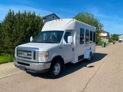 Ford E-350 Super Duty 13 Passengers Engine Triton 5.4L Flex Fuel V8 Transmission 5-Speed Automatic A...