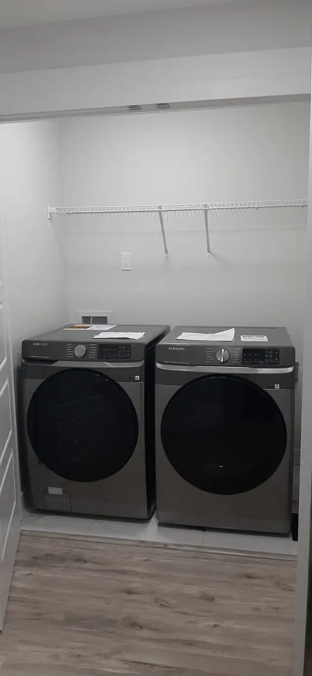 Amazing 4bed 3 full bathroom house with detach garage for rent