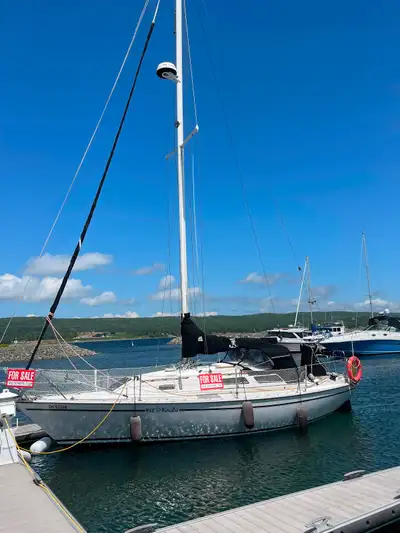 1982 - 30’ United sailing yacht Gross tonnage 70000 lbs Ballast 2850 Keel type - fin keel Beam - 10....