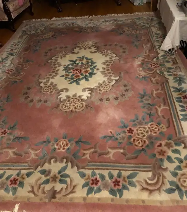 Floral Wool Carpet 10 x 8 feet in Rugs, Carpets & Runners in Markham / York Region - Image 2