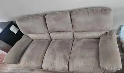 2 piece sweed couch (New no damage)