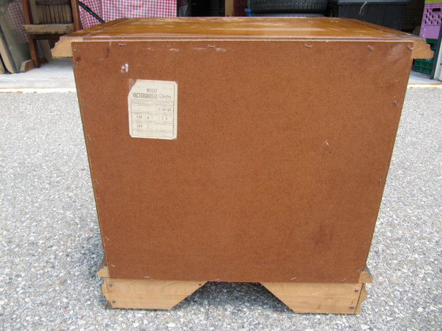 Vintage Solid Wood 24x16x24 inch tall Bedroom Night Stand Ci1969 in Dressers & Wardrobes in Mississauga / Peel Region - Image 4